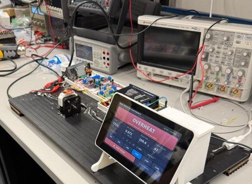Predictive motor failure detection system on the test bench, dashboard reading overheat